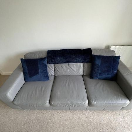 Modern 2-Bed Apartment In The Heart Of Salford Quays ภายนอก รูปภาพ