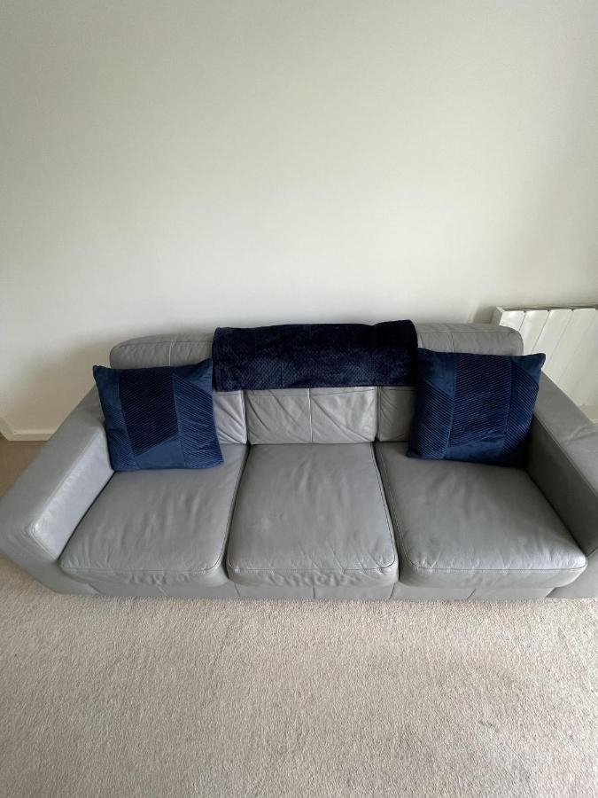 Modern 2-Bed Apartment In The Heart Of Salford Quays ภายนอก รูปภาพ