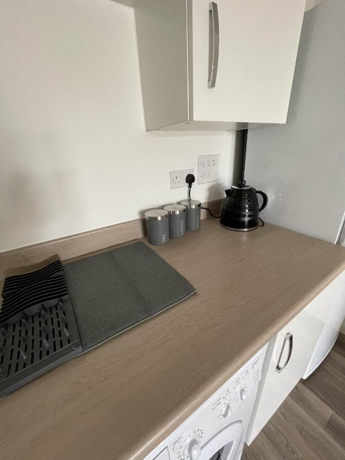 Modern 2-Bed Apartment In The Heart Of Salford Quays ภายนอก รูปภาพ